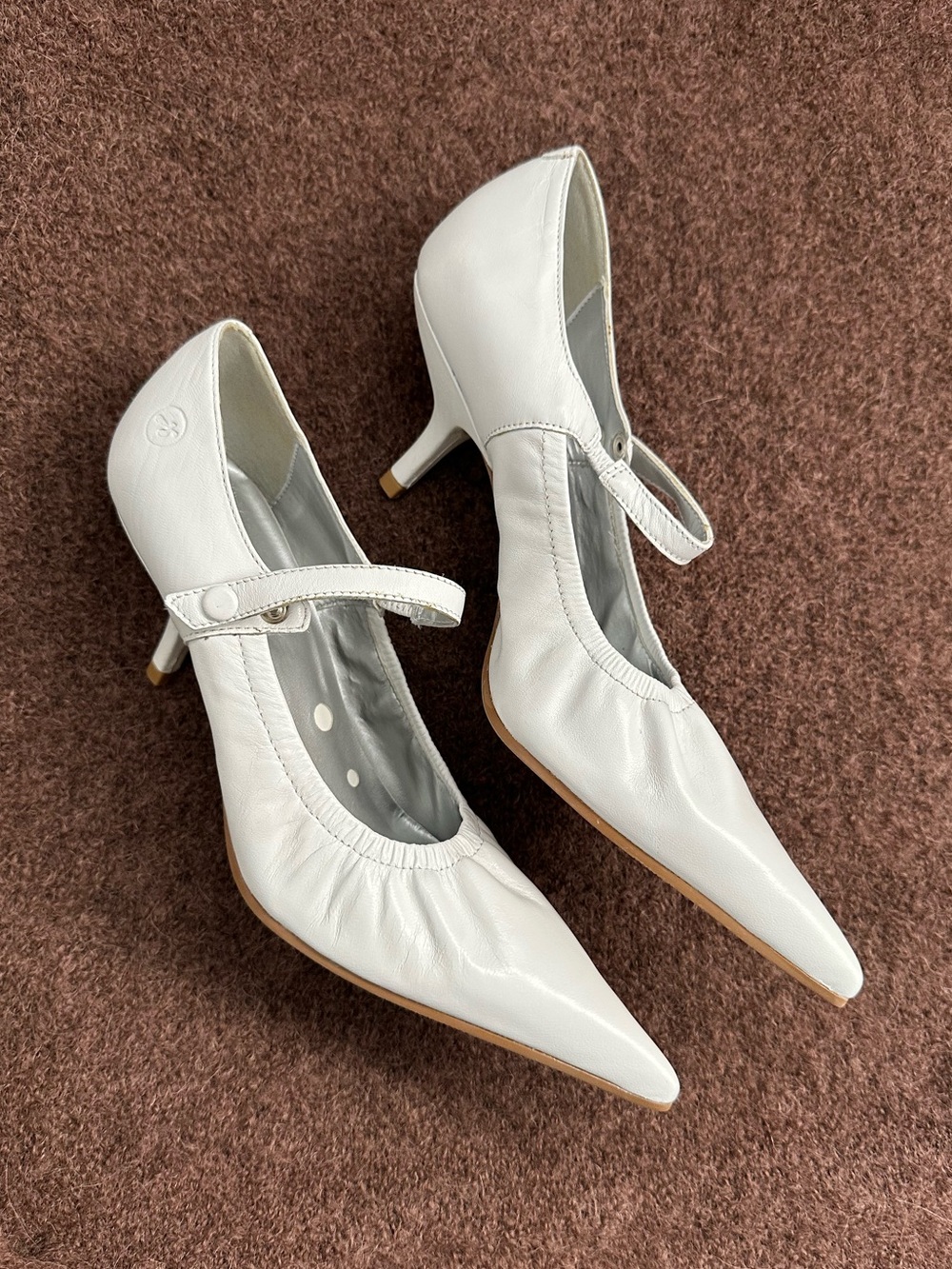 Vintage Y2K BRONX pointy white leather Mary Jane kitten heels 7.5M New